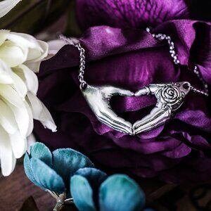 Heat Hand necklace Rose tattoo Friendship Pendant Stainless Steel